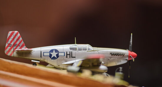 Pietní předání ostatků amerického pilota W. L. Kigginse